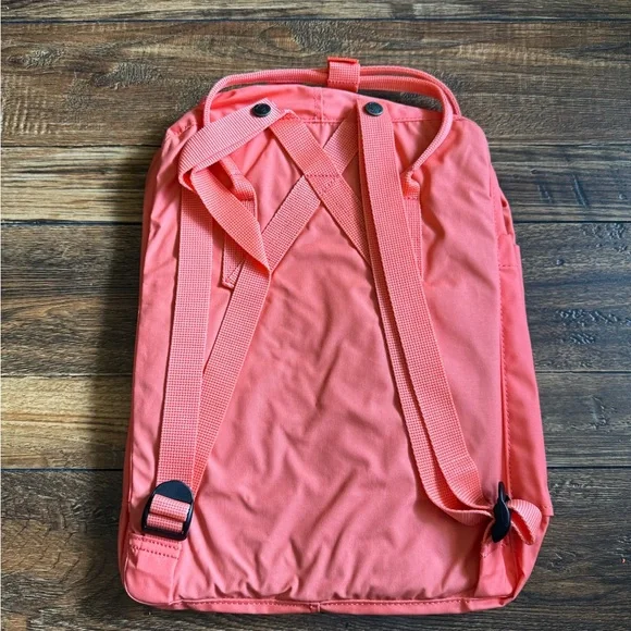 Fjallraven Kanken Classic - Picture 2 of 6